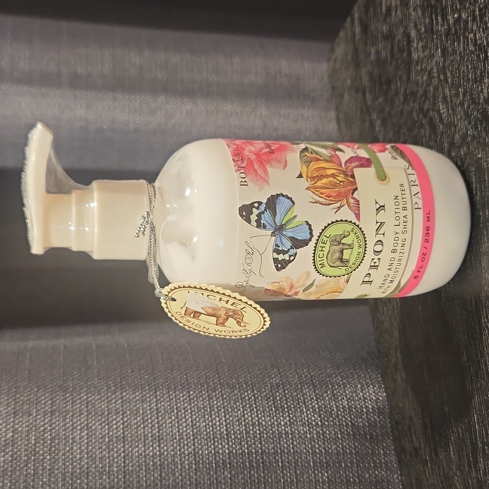 NWT Michel Design Works Peony Hand & Body Lotion 8 Fl OZ